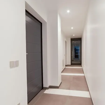 Trilino Apartament Como